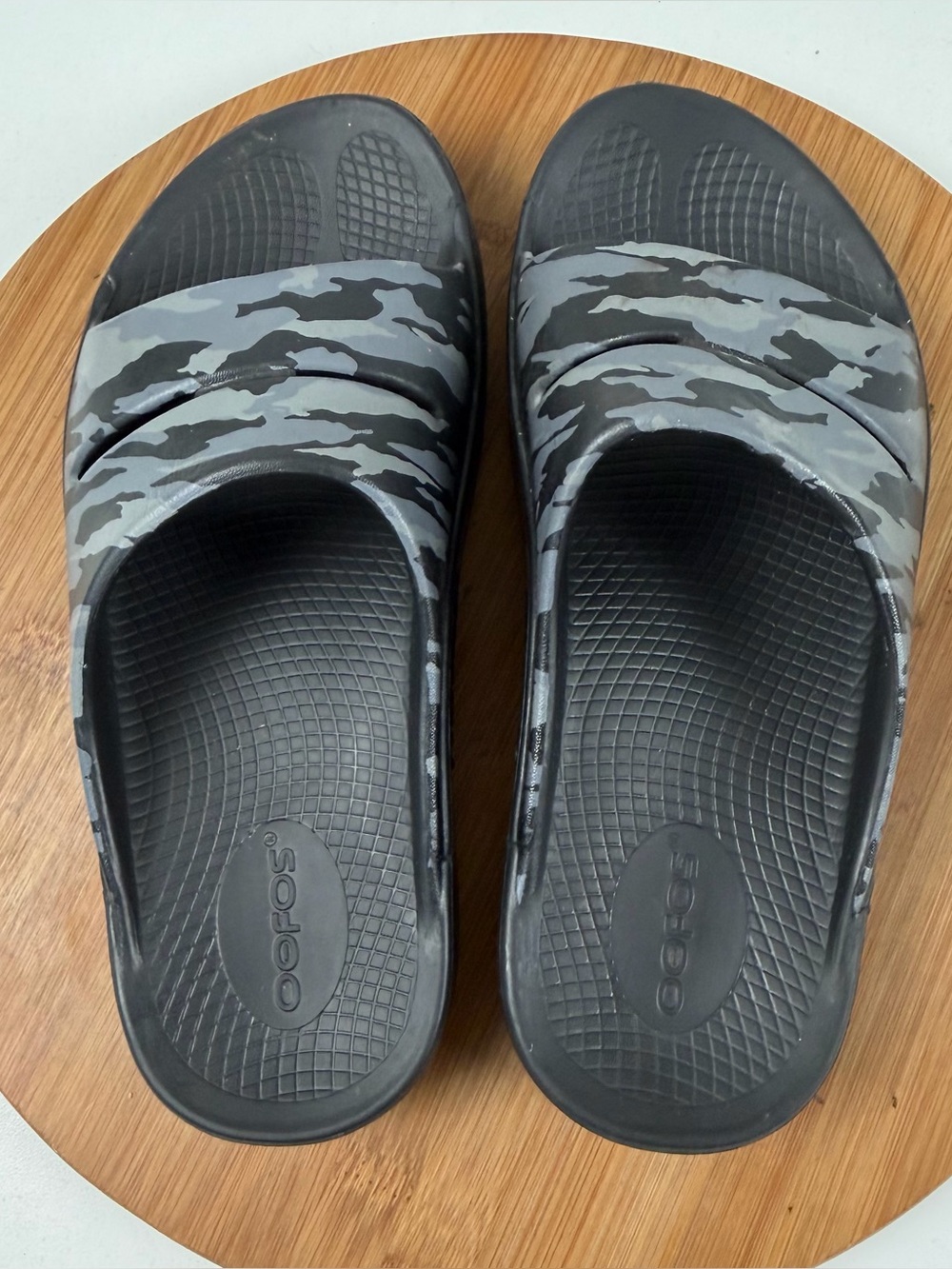 OOFOS OOahh Slide Sandals in Black and Gray Camo - Picture 5 of 9